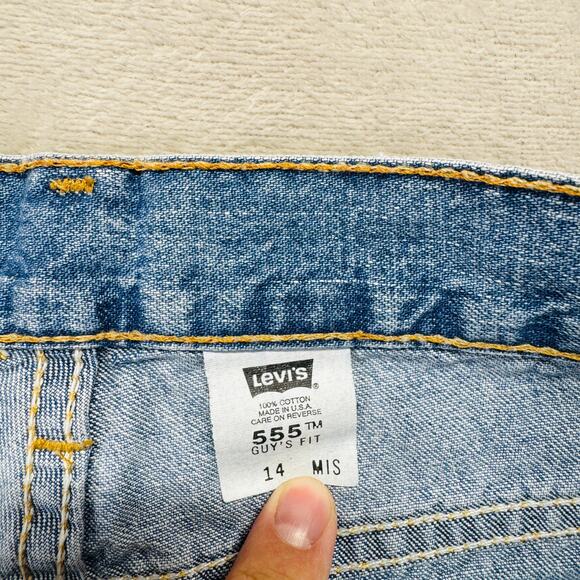 Vintage Levi's 555 Shorts Womens 14 Medium Wash Blue Denim Guy Fit Made in USA - Picture 2 of 8